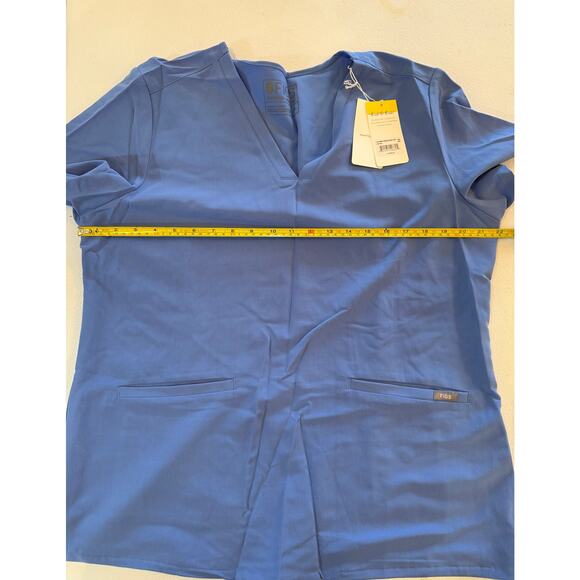 FIGS Technical Collection NWT Blue Three Pocket Scrub Top Sz XL Short Sleeve - Picture 7 of 7